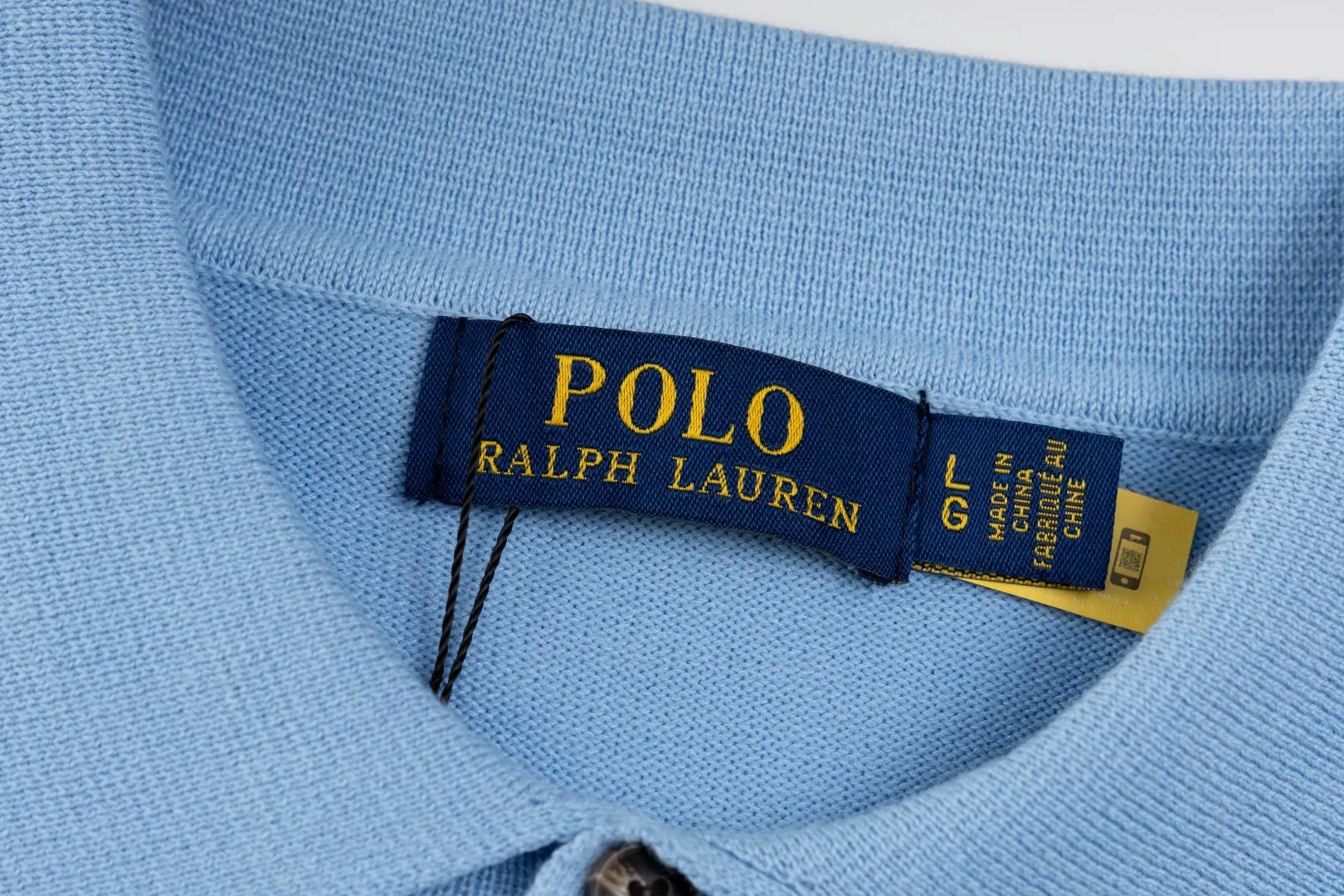 P216 #R81 Ralph Lauren knitted pony embroidered lapel polo shirt three-button pullover open chest long-sleeved sweater Official website synchronization Same style for men and women Sizes: S-XL Color: White Blue Gray Dark Gray Khaki Military Green Navy White Label Navy Blue Red Label Black Red Label Black White Label Pink Classic cotton yarn 100% white cotton High-quality goods Classic styles have always been popular! The workmanship details are very good! The simple lapel polo pullover sweater is always the standard, with classic brand embroidery on the chest! All major stars have the same style! Best for couples. High quality goods! Xinjiang cotton micro-elastic and smooth fabric has excellent quality. Pure cotton is soft and skin-friendly. Size: S M L